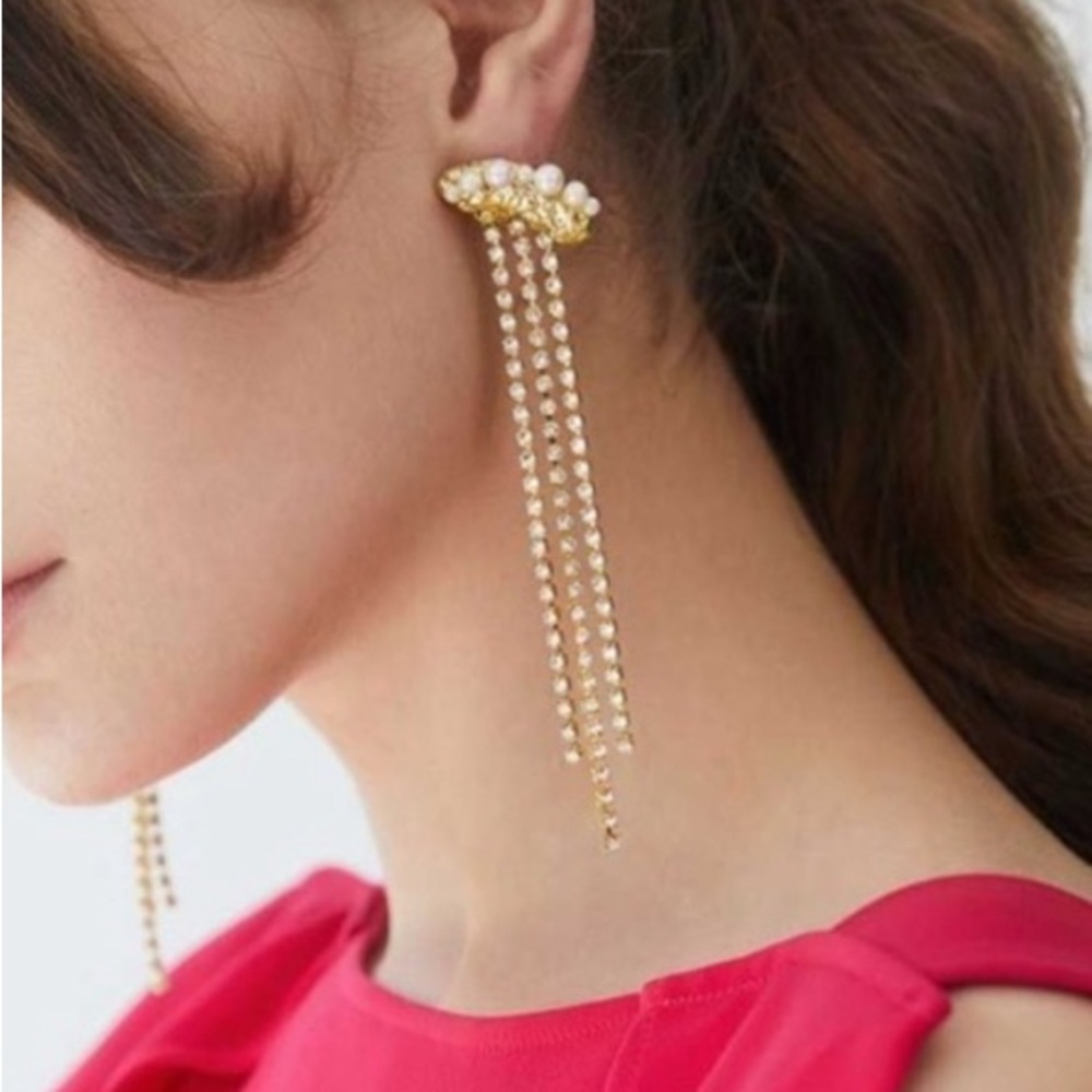 Elegant Gold and Pearl Drop Earrings